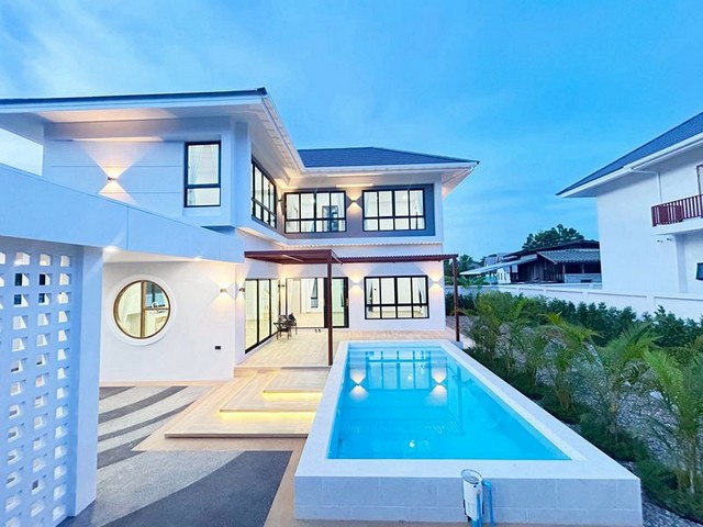 พูลวิลล่าหรูหรา ทำเลทอง สไตล์โมเดิร์น สันผักหวาน หางดง เชียงใหม่