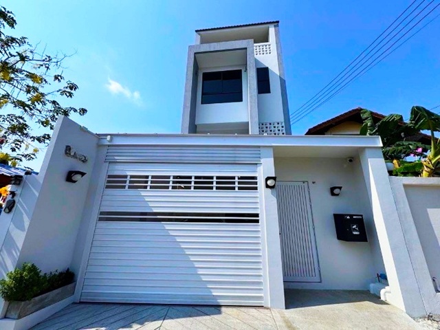 MRTโชคชัย4 40 ลาดพร้าว 52-62 ให้เช่าบ้านเดี่ยว 3.5 ชั้น 402ตร.ม.