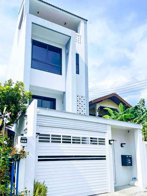 ให้เช่าบ้านเดี่ยว 3.5 ชั้น 400ตร.ม MRTโชคชัย4 400 ม.ลาดพร้าว 52-6