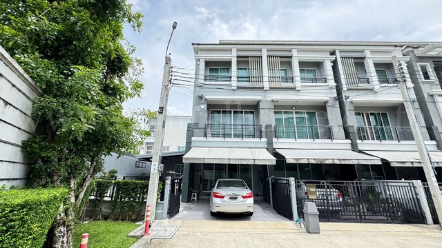 ลดราคา ทาวน์โฮม 3 ชั้น บ้านกลางเมือง รัชดา – วงศ์สว่าง หลังริม