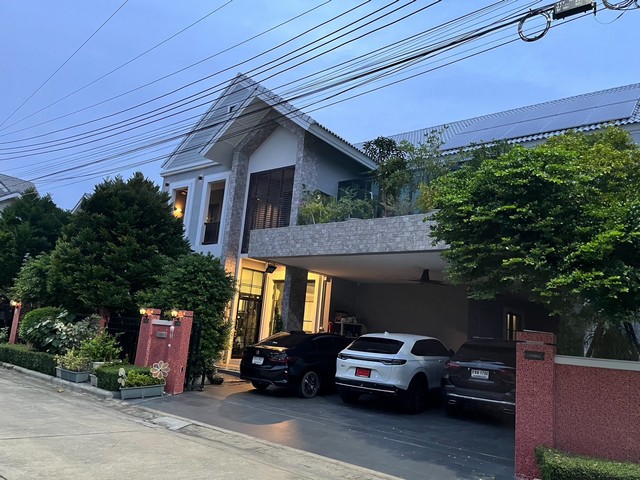 บ้านเดี่ยวหรู 2 ชั้น สไตล์โมเดิร์น ในหมู่บ้าน Milton รามอินทรา