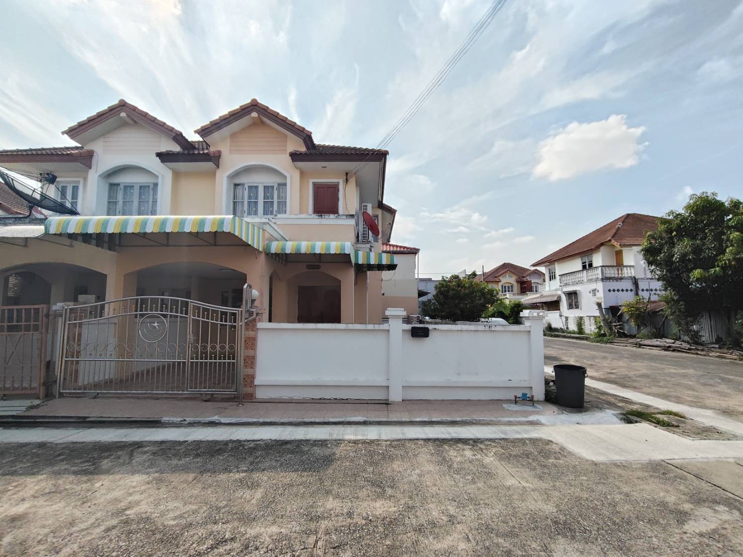 ให้เช่าบ้าน หลังมุม หมู่บ้าน สุขสันต์ 11 เพชรเกษม บางแค