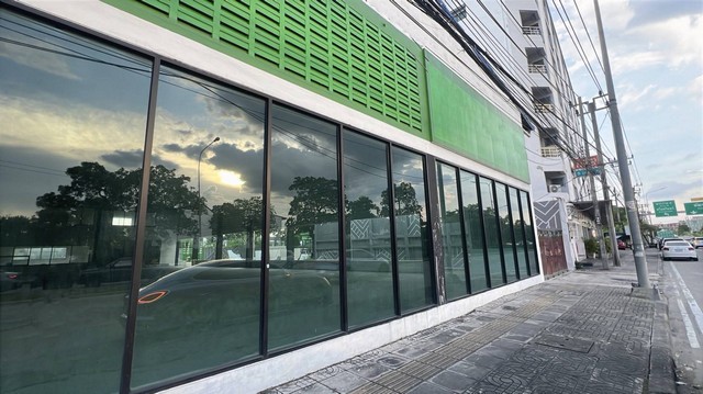 ให้เช่าที่ดินพร้อมสิ่งปลูกสร้าง ทำเลทอง ถนนสุขุมวิท ใจกลางอโศก