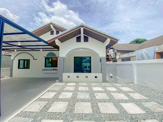 ขายบ้าน มบ.ลัดดาเฮ้าส์ ขนาด65ตรว ใกล้ตลาด หนองยายบู่ ชลบุรี