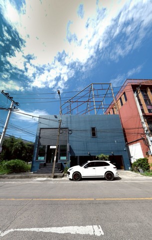 ทำเลเหมาะสุดสำหรับธุรกิจที่ต้องการ “หน้าอาคารเด่น เห็นชัด คนผ่านเ