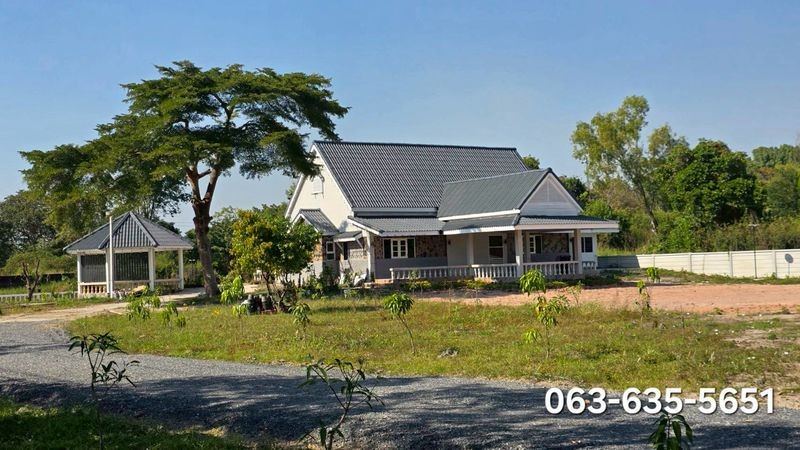 ขายบ้านสวนสไตล์รีสอร์ทติดคลอง การเดินทางสะดวก 15 นาทีถึงตลาดบ้านน