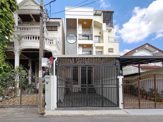 ขายทาวน์เฮ้าส์ ซอยเสรีไทย 17