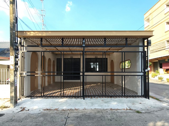 ขายทาวน์เฮ้าส์ ทอรุ้ง ซอยนวมินทร์ 111