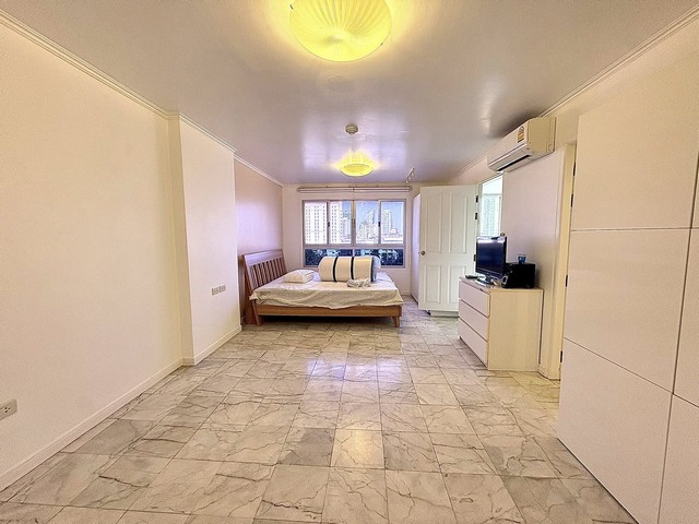 ห้องมุม เงียบสงบ โปร่งโล่ง อากาศถ่ายเทดี