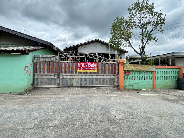 ขายที่ดินพร้อมสิ่งปลูกสร้างสวนหลวงผังม่วง มีโรงจอดรถ