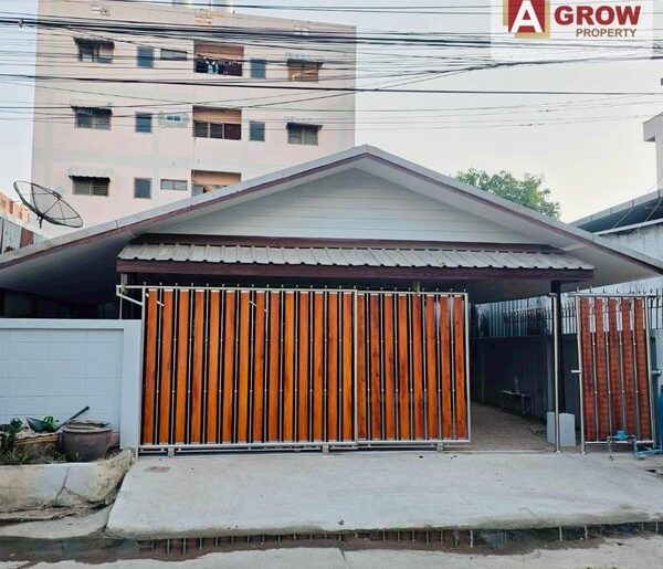 หมู่บ้านธนสิทธิ์ บางปลา 2 บ้านสวย รีโนเวทใหม่ทั้งหลัง พร้อมเข้าอย