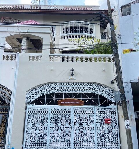 ให้เช่าทาวน์เฮ้าส์ 4 ชั้น 6 ห้องนอน เอกมัย 4 สุขุมวิท63 ใกล้ BTSเ