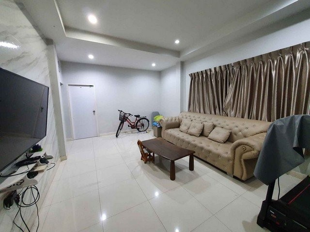 ให้เช่าบ้านเดี่ยว เสรีไทย 26 จอดรถได้ 3 คัน เลี้ยงแมวได้