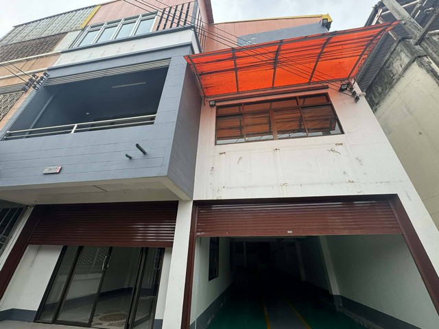 โรงงานขนาดเล็ก รวมพื้นที่ใช้สอยทั้งหมด 650 ตารางเมตร ใกล้บางบอน