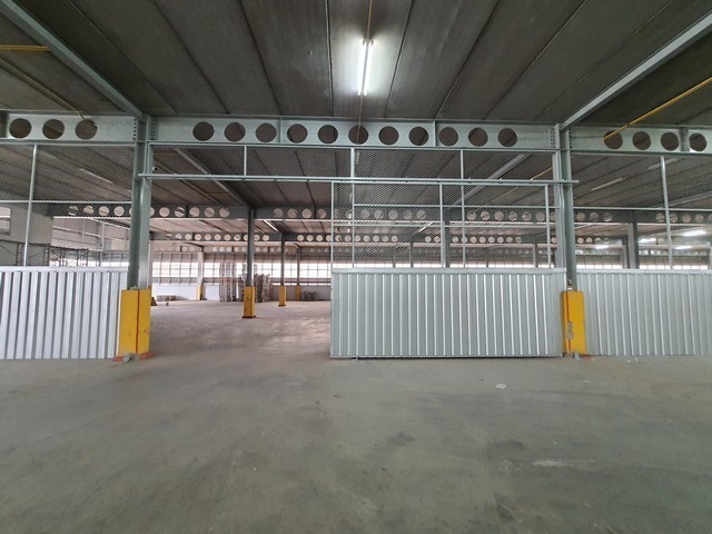 ให้เช่าโกดัง พร้อมออฟฟิศในตัว ใกล้นิคมอุตสาหกรรม 304