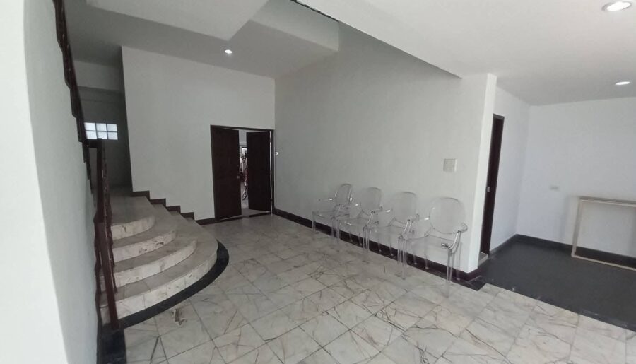 ทาวน์โฮม 4 ชั้น ทำเลดี ใจกลางทองหล่อ เหมาะอยู่อาศัย หรือ โฮมออฟฟิ