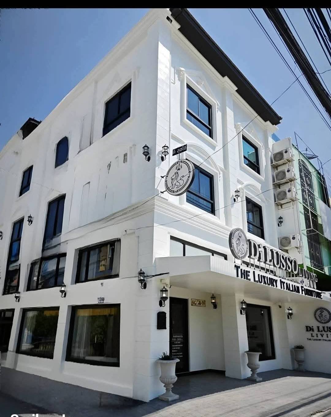 900 ตารางเมตร ตกแต่งแล้ว ปากซอยงามวงศ์วาน 53