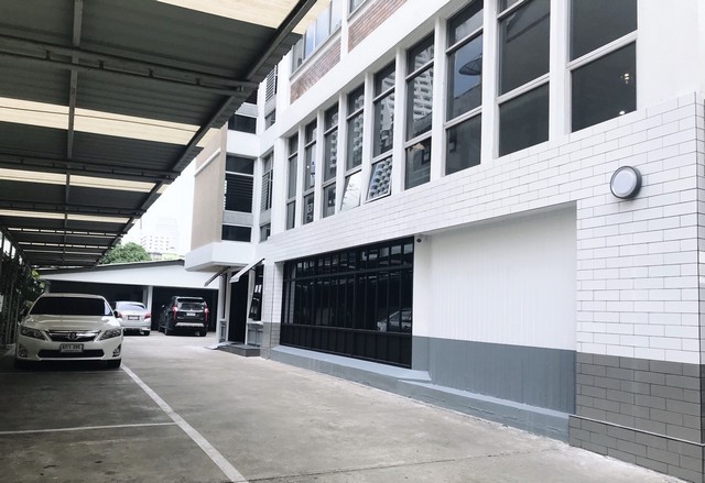 ออฟฟิศให้เช่านานา อาคารพลอยมิตร O2,512,59O9, O84,543,4833