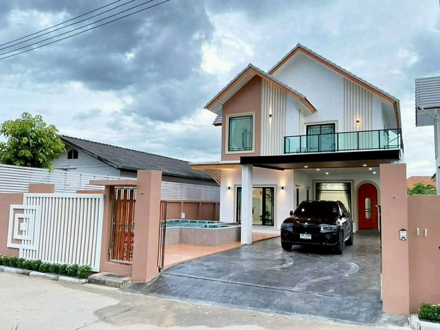 บ้านพูลวิลล่าใหม่เอี่ยม 2 ชั้น บ้านนอกโครงการ เป็นส่วนตัว สันทราย