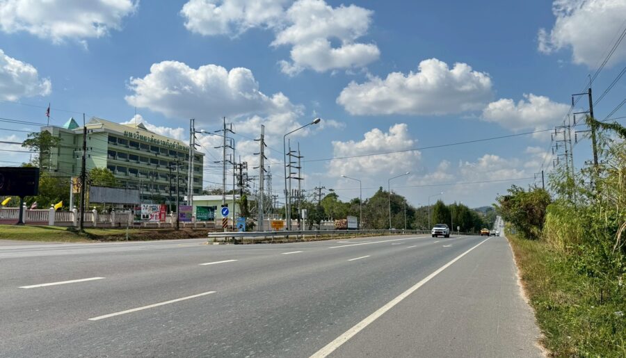 ขายที่ดินเปล่าจันทบุรีติดถนนสุขุมวิท มีถนนรอบด้าน ทั้ง 4 ด้าน