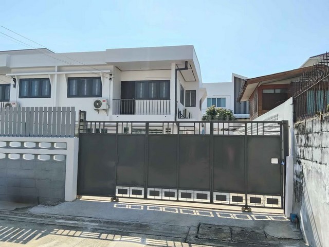 ให้เช่าบ้านถนนโชคชัย4 ซอย56 แยก3 ใกล้ เซ็นทรัล อีสวิวล์