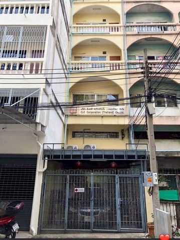 ขายด่วน! อาคาร 4 ชั้นครึ่ง ทำเลชุมชน ใจกลางเมือง